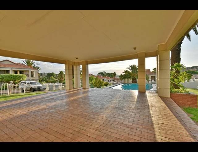 2 BEDROOM APARTMENT FOR SALE IN OAKDENE